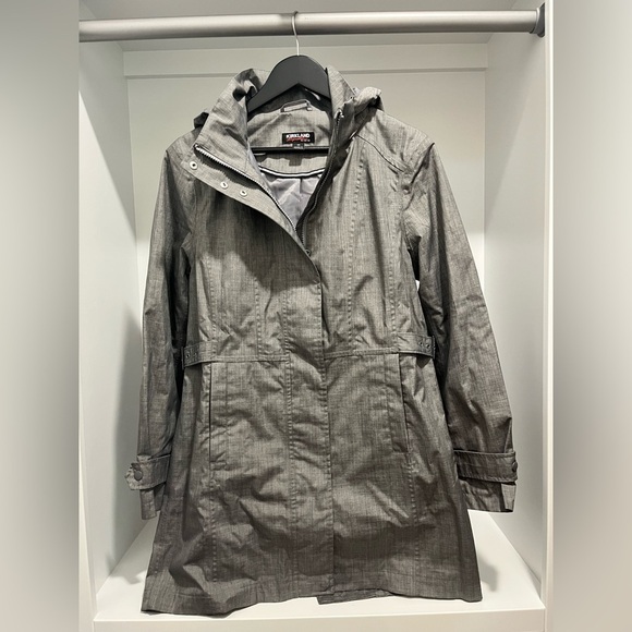Kirkland signature trench coat rain jacket light gray hood adjustable waist - Picture 9 of 10